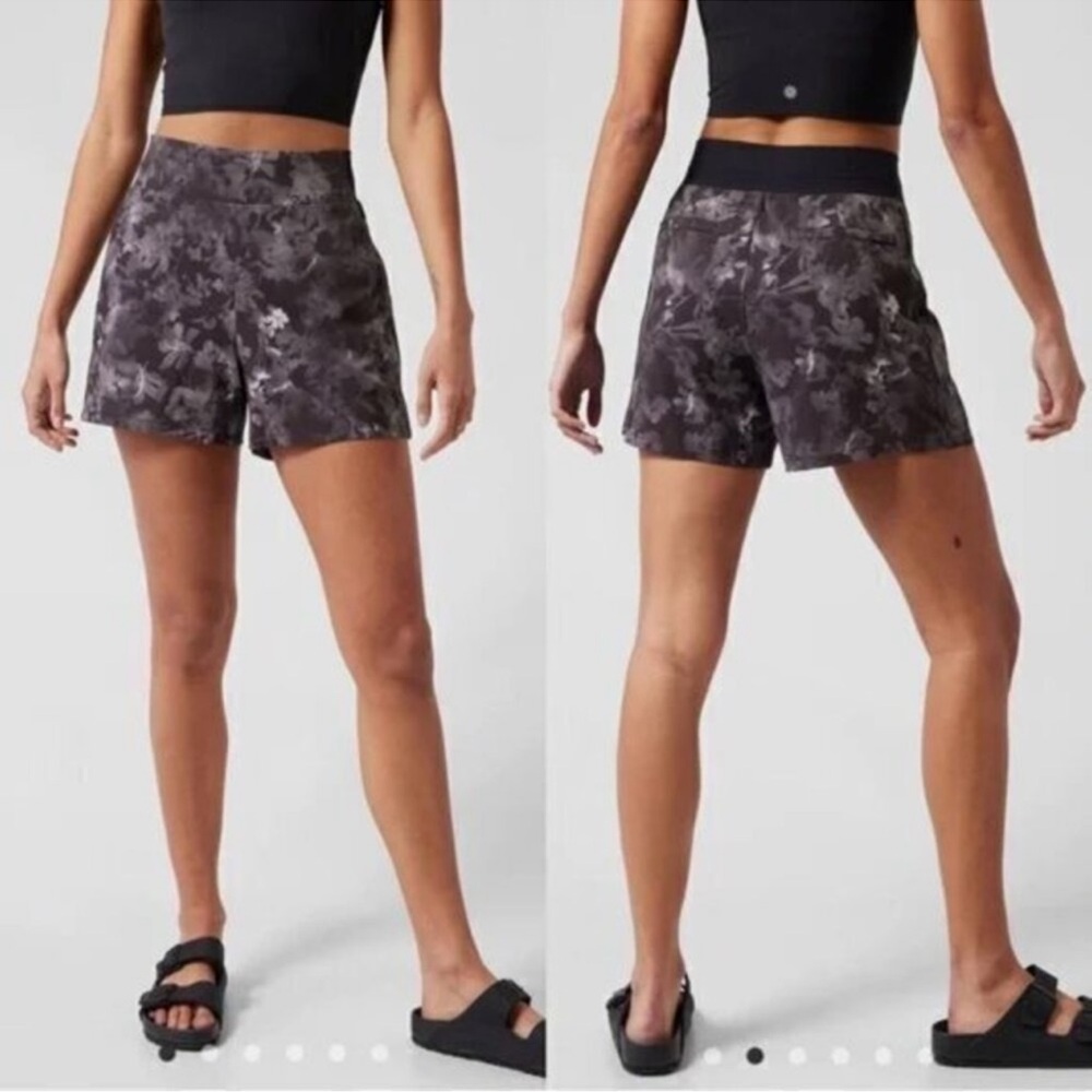 Athleta Brooklyn Printed Shorts Gray Floral Watercolor Worjout Athleisure 2022-2